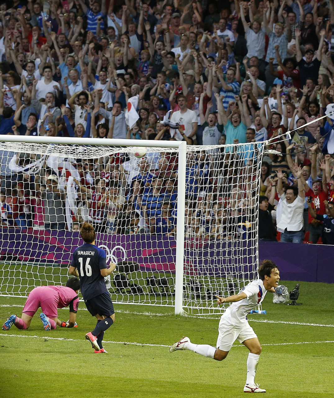 IM体育平台-巴萨碾压皇马，贝林厄姆扛起全队