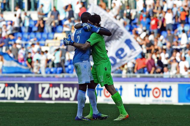 IM体育在线注册-热那亚中场碰撞受伤，或将缺阵多场比赛