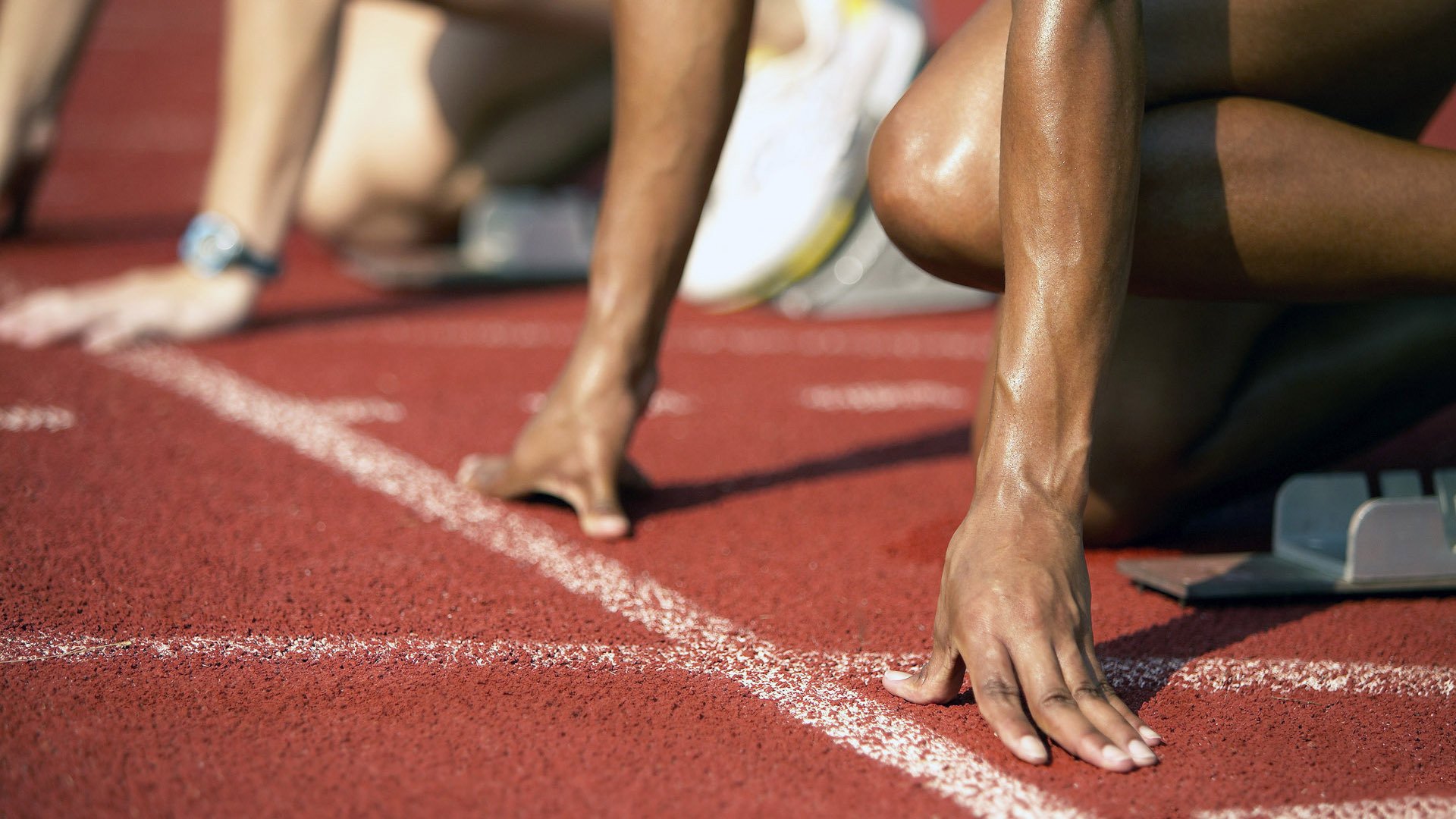 梅赛德斯翻盘法拉利，拉塞尔刷新纪录，银箭的逆袭与新时代的开启