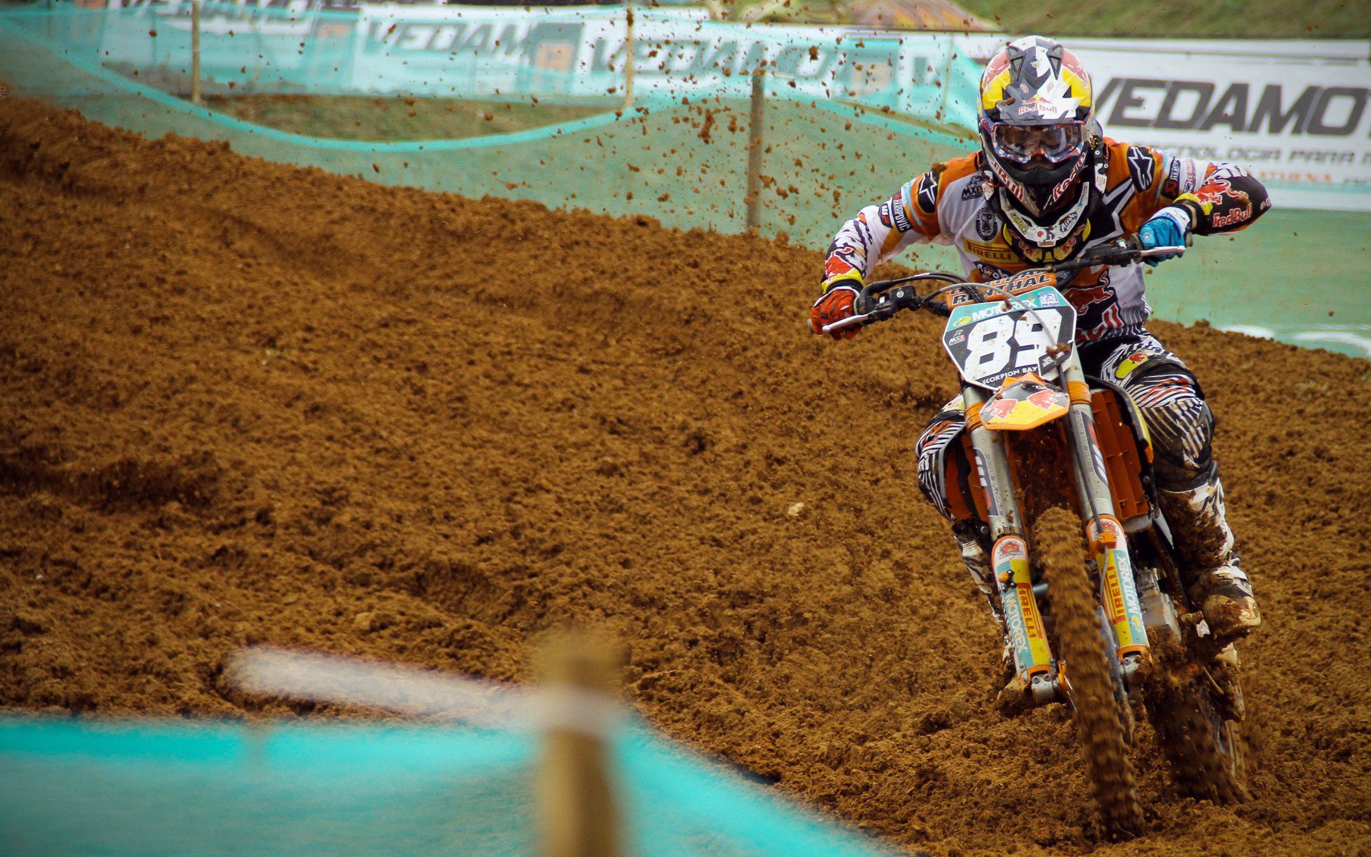 F1年度争冠之夜,阿拉巴扛起全队,当赛车成为集体意志的延伸